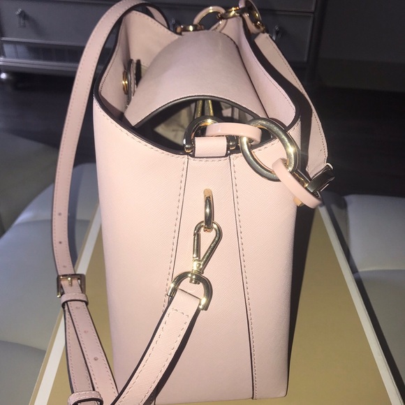 Michael Kors Baby Pink Purse - Picture 5 of 5
